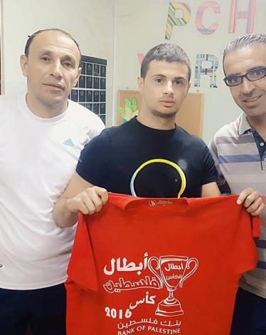 خربط يترك هلال القدس ويوقع لأهلي الخليل