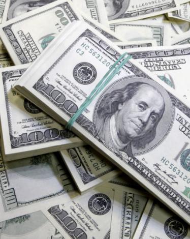 الدولار يواصل ارتفاعه مقابل العملات العالمية