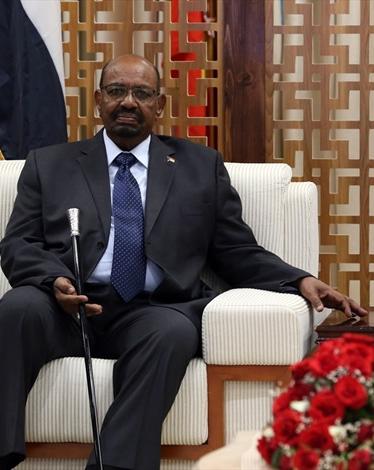 صحيفة سودانية: هذا ما أوصى به البشير بعد تبليغه قرار عزله