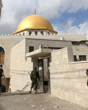 الاحتلال والسلطة يعتقلون 