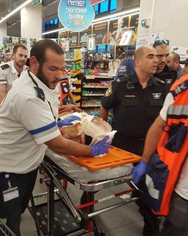 إصابة مستوطن بجراح حرجة في عملية طعن بـ"يبنا"