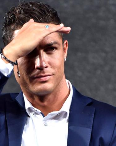 رونالدو يتحدى وينشر تفاصيل دخله بعام كامل