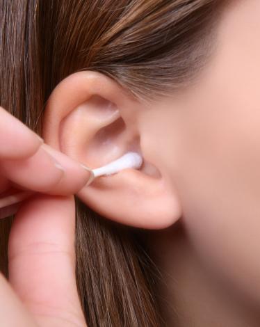 1137-woman-cleaning-ear