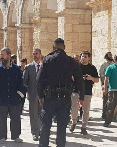 مستوطنون يؤدون طقوسهم جنوب جنين اقتحمت مجموعة من المستوطنين، اليوم الأحد، المنطقة التي كانت توجد فيها مستوطنة كانت تسمى "ترسلة"، بالقرب من قرية عجة جنوب جنين. وذكرت مصادر محلية، أن مجموعة من المستوطنين اقتحمت المكان، تحت حماية قوات الاحتلال، وأدت طقوسا دي