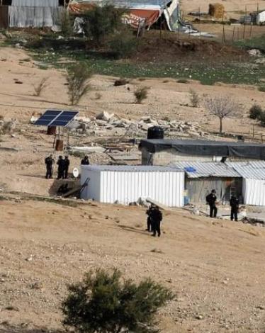 هآرتس: الاحتلال يسحب المواطنة من آلاف السكان بالنقب