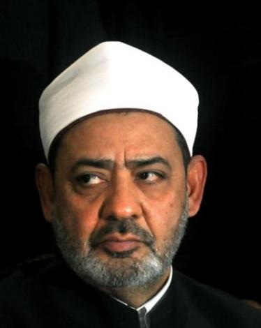 قرار يمنع سفر شيخ الأزهر دون إذن السيسي