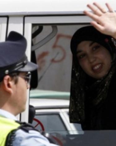 إطلاق حملة لإنهاء الاعتقال الاداري للأسيرات