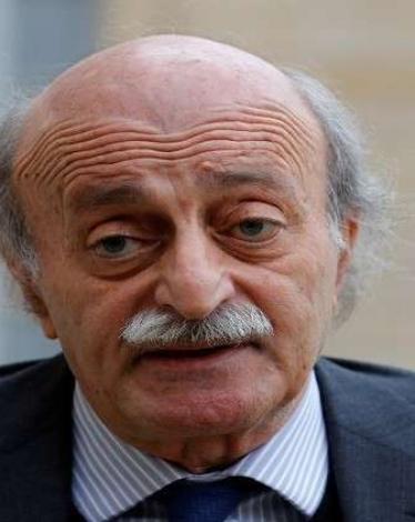 من قصد جنبلاط بتغريدته: 