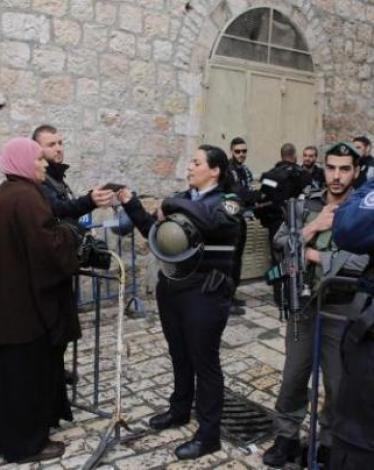 اعتقال سيدة