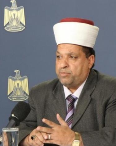 thumbادعيس ينفي استئناف رحلات العمرة لأهالي قطاع غزة