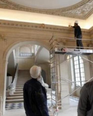 عاقبت محكمة فرنسية مجرما يحمل لقب "الرجل العنكبوت" بالسجن ثمانية أعوام الاثنين لسرقته خمس لوحات تقدر قيمتها بما يصل إلى مئة مليون يورو (106 ملايين دولار) من متحف في باريس. ونقلا عن رويترز، قال فيران توميك (49 عاما) للمحققين إنه اقتحم متحف الفن الحديث في م