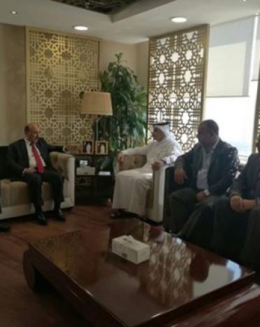 الوزير الحساينة يلتقي رئيس هيئة الاشغال القطرية