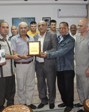 جمعية قدامى الرياضيين يزور منزل الشهيد ياسر عرفات