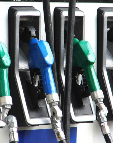 ارتفاع أسعار البنزين مطلع الشهر القادم