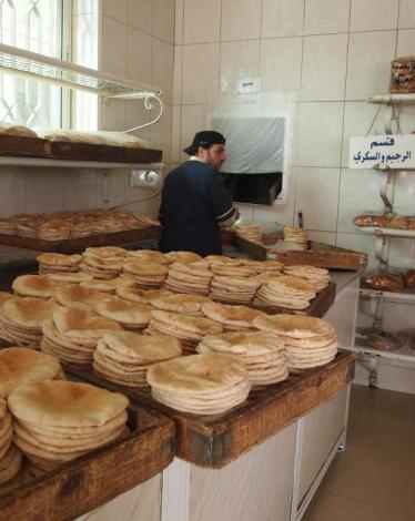 الضفّة: خفض سعر الخبز..  بين قرارات الحكومة وإصرار التجار