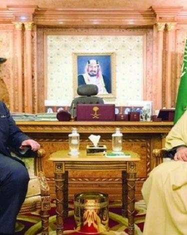 أعرب وزير الخارجية البريطاني بوريس جونسون عن أسفه للاعتداء الذي تعرض له أحمد عسيري، المتحدث باسم قوات التحالف العربي لدعم الشرعية في اليمن، من قبل متظاهرين في العاصمة لندن 30 مارس. جاء ذلك في اتصال هاتفي أجراه جونسون أمس مع الأمير محمد بن سلمان بن عبدالعز