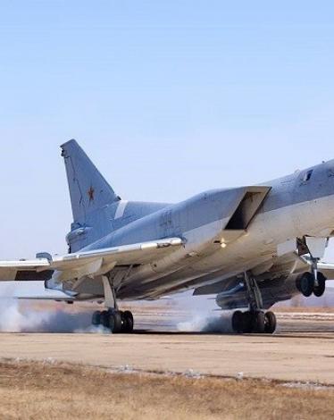 قاذفات روسية تدمر مستودعات لـ