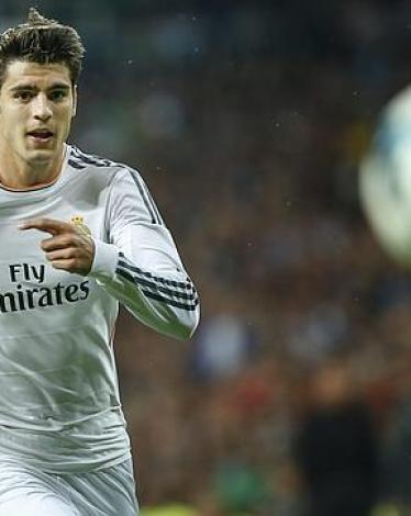 Morata_2014_corre_balon