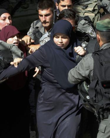 78 طفلا يحرمون من رؤية أمهاتهم في يوم الأم