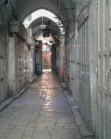 تجار القدس يغلقون محالهم بطلب من الاحتلال