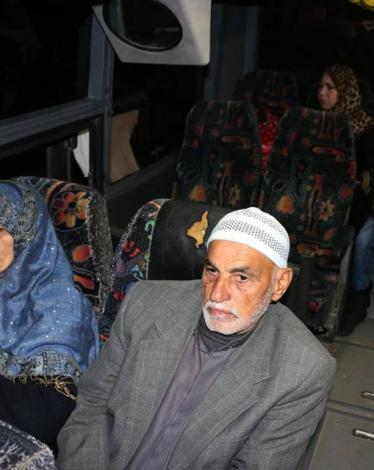 يتوجهون لزيارة أبنائهم في سجن 