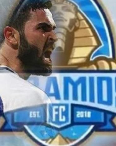بيراميدز يضم خريبين