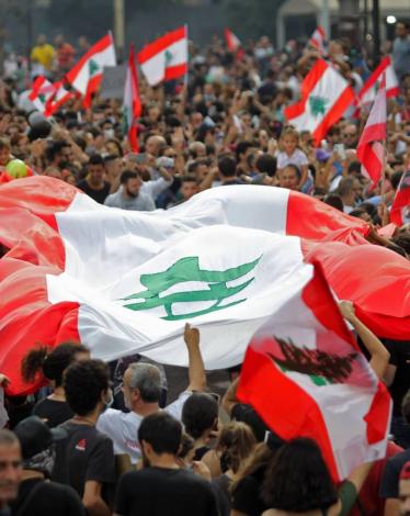 فورين بوليسي تكشف: هذا هو مصدر قوة احتجاجات لبنان