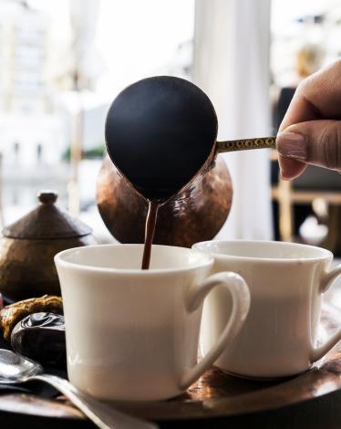 أخطاء يقع فيها الناس عند طلب أو شرب القهوة