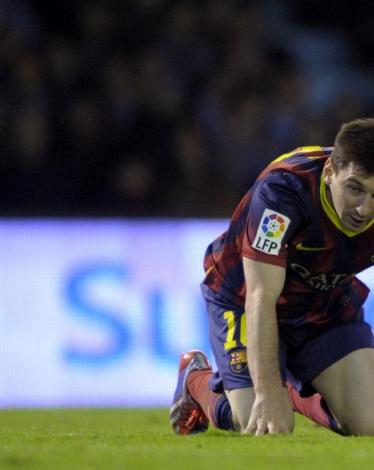 lionel-messi-puking-and-throwing-up-during-a-barcelona-game
