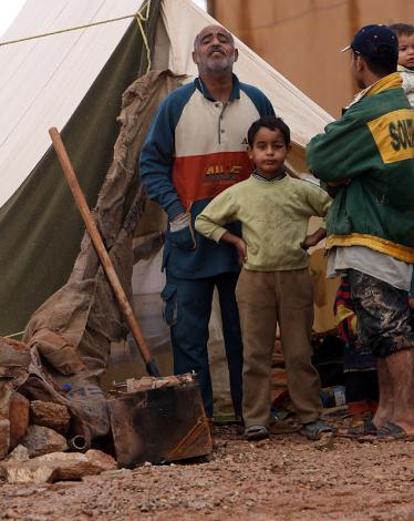 Palestinian_Iraqi_IDP_family_near_Jordanian_border