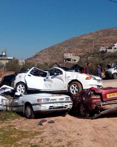 الشرطة تتلف 170 مركبة غير قانونية في نابلس