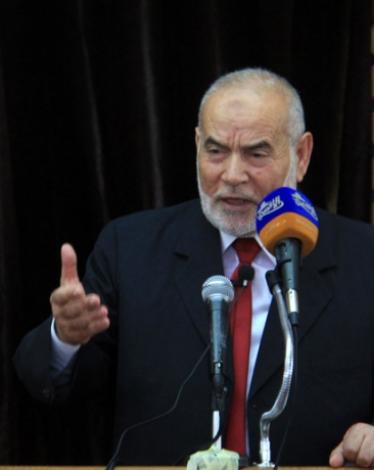 بحر يطالب عباس بالعودة للثوابت أو الرحيل