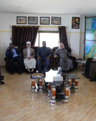 نواب الوسطى يزرون جهازي  الأمن الداخلي والشرطة البحرية في المحافظة