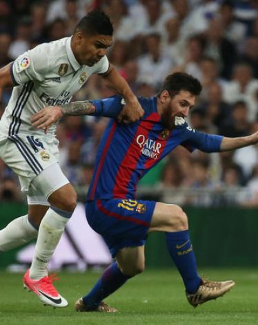 هل يفرط الريال في لقب الليغا لغريمه برشلونة؟
