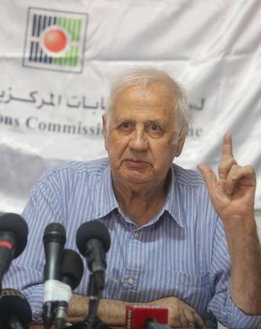 لجنة الانتخابات ترحب بموقف حماس من الانتخابات المحلية