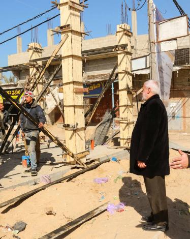 بلدية خانيونس تشرع بإنشاء 10 محلات بسوق حي الأمل