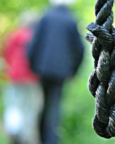 فتاة صينية تنهي حياتها بطريقة مريعة