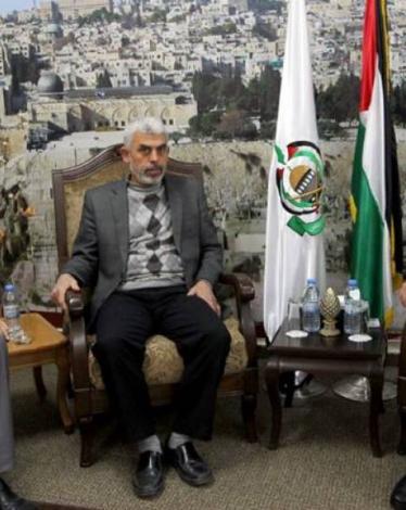 القياديان في حماس إسماعيل هنية ويحيى السنوار