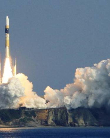   دولي فشل تجربة صاروخية جديدة لكوريا الشمالية  الأحد 16 أبريل 2017 08:07 ص بتوقيت القدس المحتلة  فشل تجربة صاروخية جديدة لكوريا الشمالية     اختبرت كوريا الشمالية نوع جديد من الصواريخ في منطقة سينبو بجنوب مقاطعة هامكيونغ، صباح اليوم الأحد، لكن عملية الإط