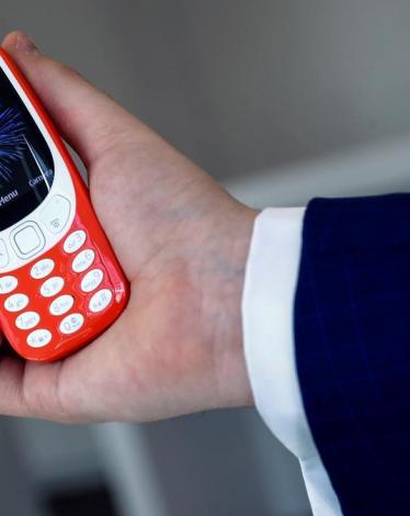 منذ إعلان نوكيا نيتها إطلاق نسخة جديدة من هاتف نوكيا 3310 والعالم يضج بأخبار الهاتف الذي لا يقهر والأيام الذهبية التي عاشها قبل 17 عاما.  ويعتمد نوكيا 3310 الجديد على شاشة ملونة صغيرة، ولا يوفر دعما للاتصال بشبكات "واي فاي"، كما لا يتوافق مع شبكات الهاتف 