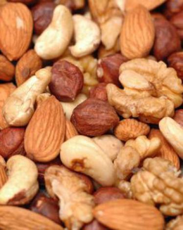 دراسة: حفنة من المكسرات يومياً تغنيك عن زيارة الطبيب