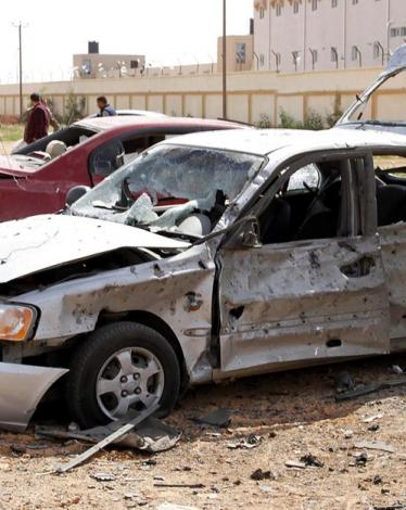 اغتال مسلحون مجهولون، الأحد، مسؤولا بوزارة الداخلية في الحكومة المنبثقة عن مجلس النواب (البرلمان)، غير المعترف بها دوليا، في عودة لمسلسل الاغتيالات المتوقف منذ عامين شرقي البلاد.  وفي تصريح للأناضول، قال مسؤول بوزارة الداخلية في الحكومة المؤقتة إن 