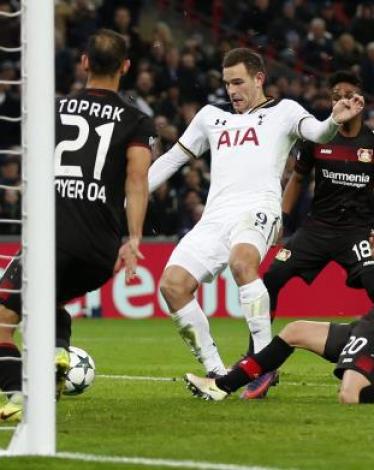 ليفركوزن يسقط توتنهام ويقترب من دور الـ16