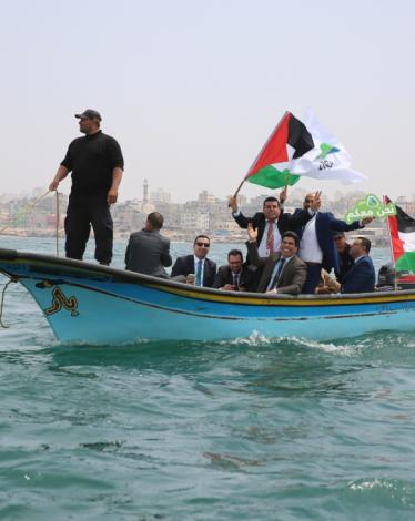 الاتصالات الفلسطينية خلال حملة دعم للصيادين