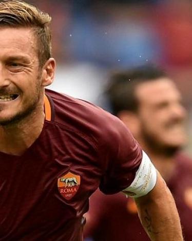 100-172602-totti-stay-roma_700x400
