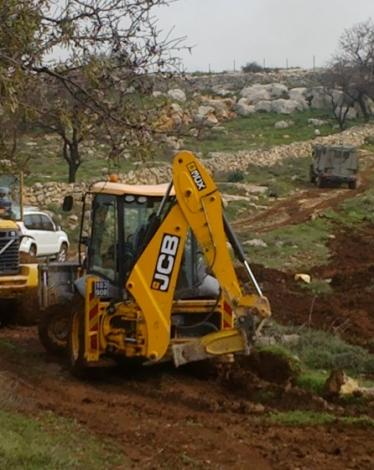 الاحتلال يقوم بعمليات هدم وتجريف جنوب نابلس