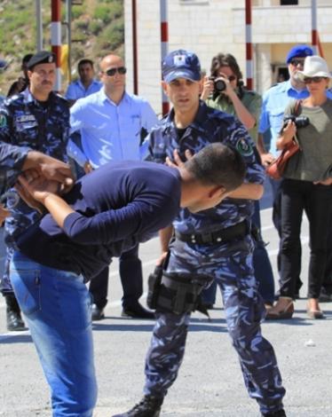 صورة توضيحية... اعتقال الشرطة شاب طعن طفلة في بيتونيا برام الله