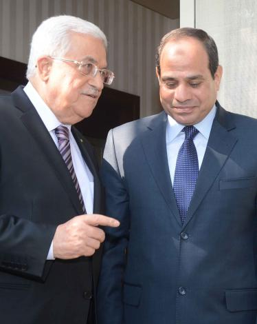 عباس يصل القاهرة في زيارة رسمية