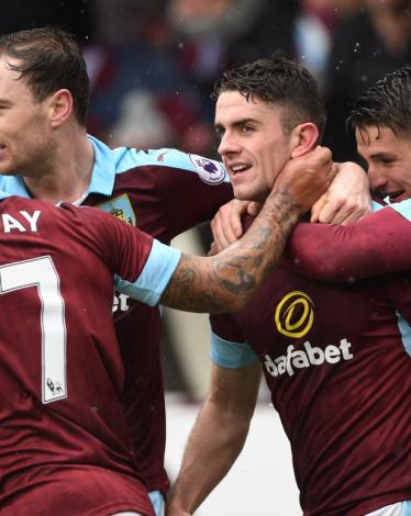 إحراج كبار إنجلترا شعار بيرنلي في الموسم الجديد