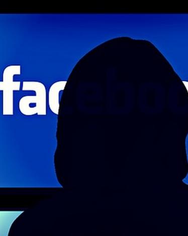 قلقيلية: القبض على شخص بتهمة التشهير عبر "فيسبوك"